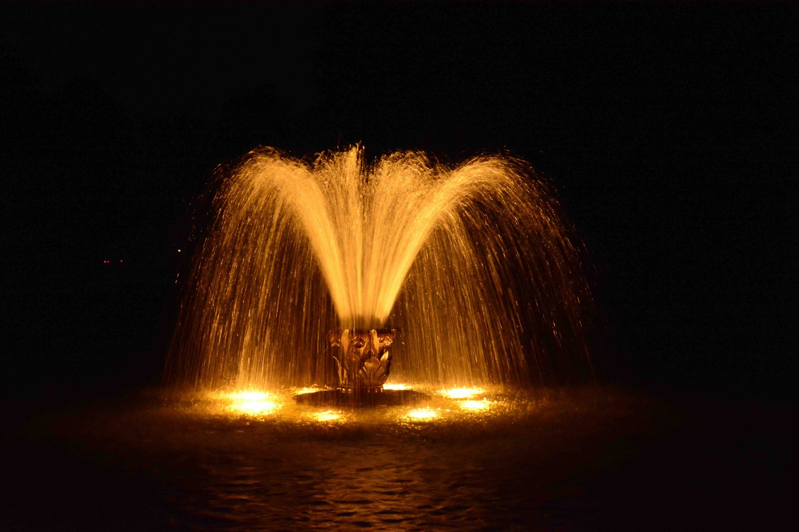 Wasserkünste - Herrenhäuser Gärten Hannover Die beleuchteten Fontänen und Wasserspiele der Herrenhäuser Gärten sind in den Sommermonaten ein beliebtes Ausflugsziel.